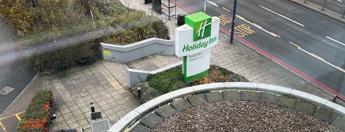 Holiday Inn London - West is one of Burcuさんのお気に入りスポット.