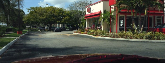 Arby's is one of สถานที่ที่ Mary ถูกใจ.