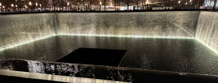 9/11 Memorial South Pool is one of Lieux qui ont plu à Will.