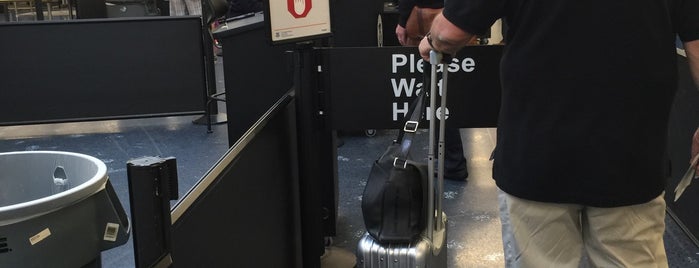 TSA Pre-Check is one of Orte, die ed gefallen.