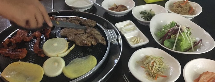 HAN SANG Korean Well-Being Food is one of สถานที่ที่ GuiLing ถูกใจ.
