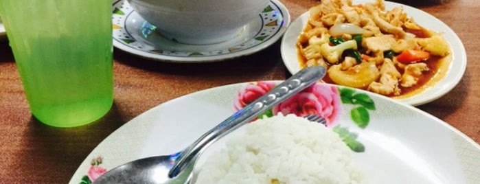 Halaman Damai Tomyam & Seafood is one of Makan @Utara #9.