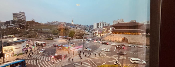 JW Marriott Dongdaemun Square Seoul is one of Posti che sono piaciuti a EunKyu.