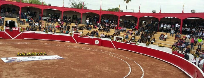 Plaza De Toros Cadereyta is one of Tempat yang Disukai Carlos.