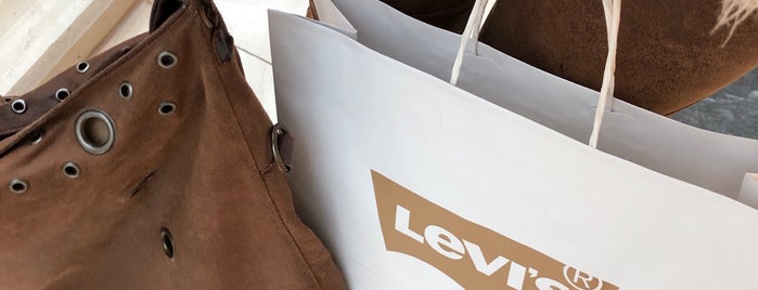 Levi's Store is one of Alberto'nun Beğendiği Mekanlar.