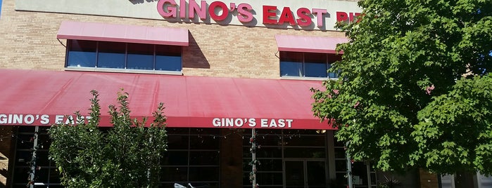 Gino's East is one of Tempat yang Disukai Megan.