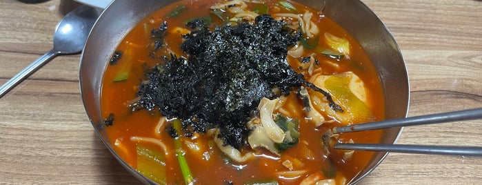 왕박골식당 is one of 음식강산2(국수는 행복의 음식이다).