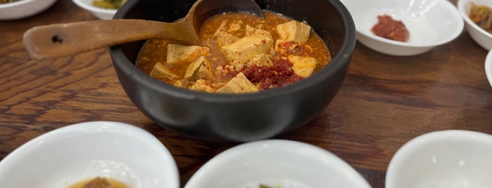 솔나무길된장예술 is one of Where-to-Eat ♥ 좋아하는 음식점.