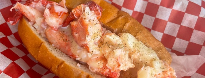 Mason’s Famous Lobster Rolls is one of The 15 Best Places for Lobster Rolls in Baltimore.