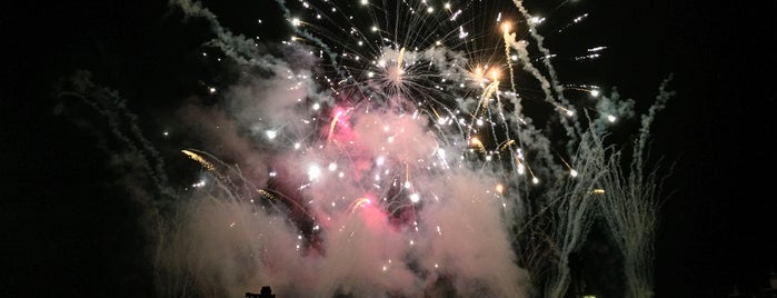 Fireworks Crew Boats is one of Lieux qui ont plu à Katherine.