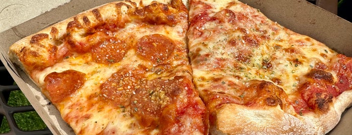 Pontillo's Pizzeria is one of rochesternypizza.blogspot.com.