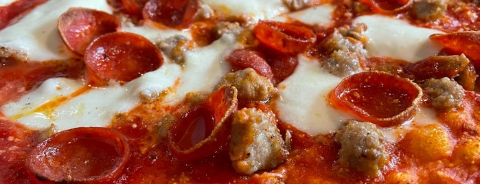 Pizzeria Omaggio is one of Pizza.