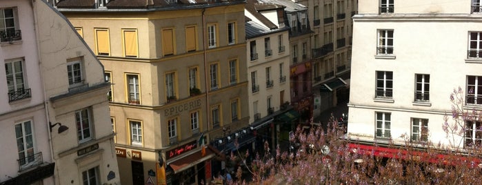Place de la Contrescarpe is one of 5e arrondissement de Paris.