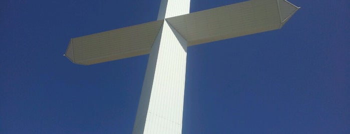 Largest Cross In The Western Hemisphere is one of Orte, die Dick gefallen.