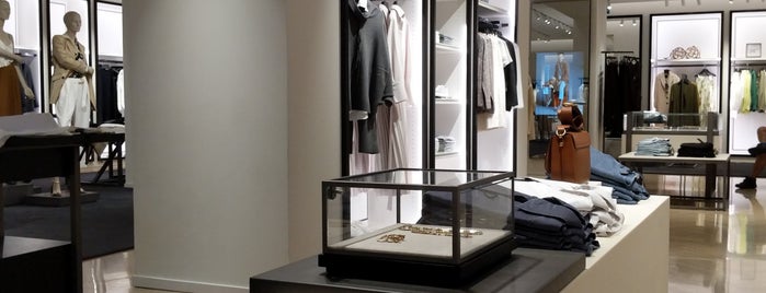 Massimo Dutti is one of Let's go shopping (Zgz).