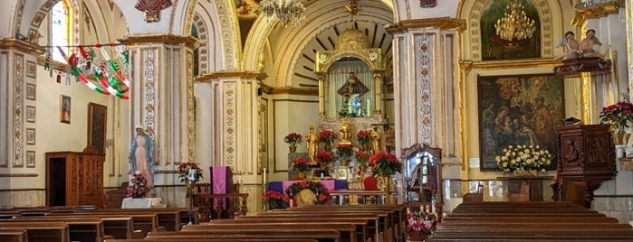 Iglesia De Los Reyes is one of Lugares pa comer.