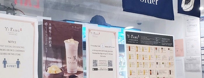 Yi Fang Taiwan Fruit Tea is one of สถานที่ที่ Leslie ถูกใจ.
