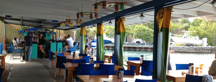 Dinghy Dock Restaurant is one of Lugares guardados de A..