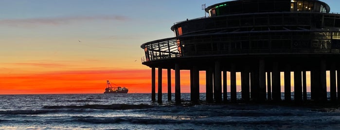 beach Scheveningen is one of Aline : понравившиеся места.