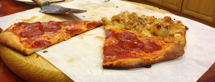 Deliziosa Pizza is one of Lugares favoritos de David.