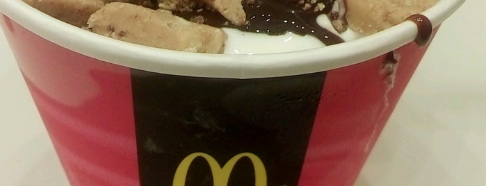 McDonald's is one of Locais para comer.