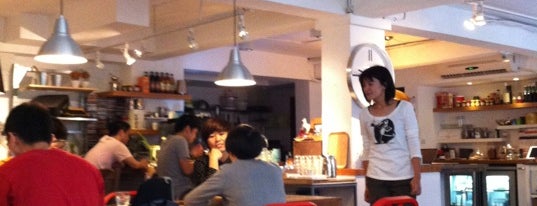 Flat White Café is one of Chill Taipei cafés w/ Wi-Fi.