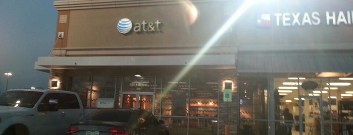 AT&T is one of Locais curtidos por Julio.