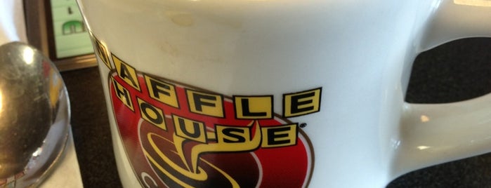Waffle House is one of สถานที่ที่ Bradford ถูกใจ.