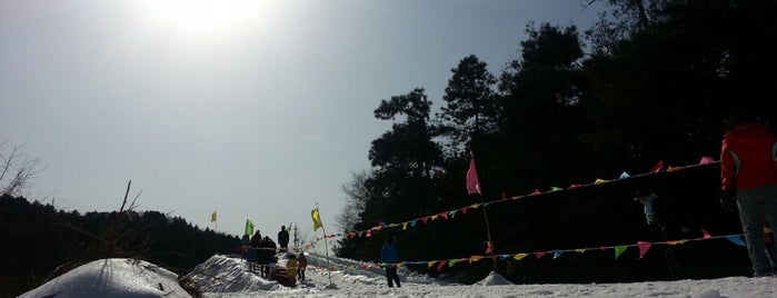 云佛山滑雪场 Yunfoshan Ski Resort is one of Ski & Snowboard China 滑雪和单板滑雪中国.