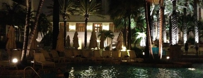 Loews Miami Beach Hotel is one of James : понравившиеся места.