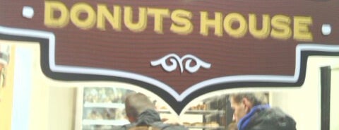 Nanou Donuts House is one of Ifigenia 님이 저장한 장소.