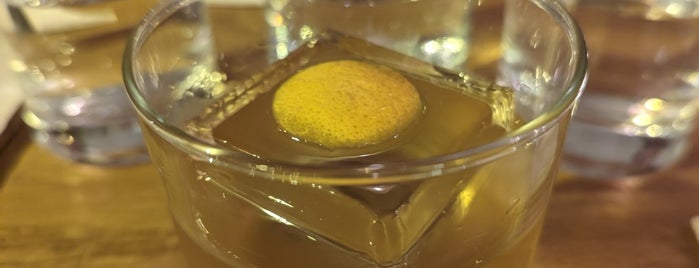 Dirty Lemon is one of Paris bars to try.