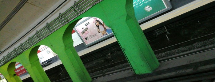 Estación Pasteur - AMIA [Línea B] is one of Buenos Aires Subway (Line B).