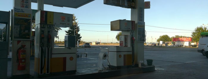 Shell is one of Estaciones de Servicio.