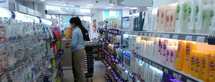 Farmacity is one of Lugares favoritos de Valeria.