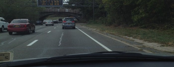 Southern State Parkway at Exit 21 is one of Long Island highways and crossings.