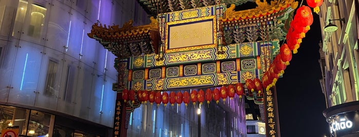 Chinatown Gate is one of London tourist.