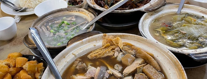 Restoran Chuan (全师傅肉骨茶) is one of Locais curtidos por Jeremy.