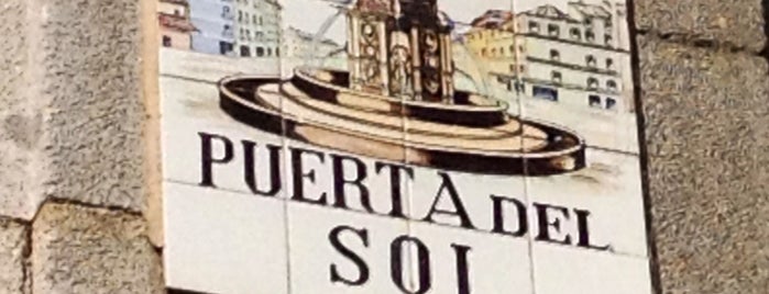 Puerta del Sol is one of Lugares favoritos de Manu.