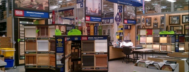 Lowe's is one of Lieux qui ont plu à Mike.