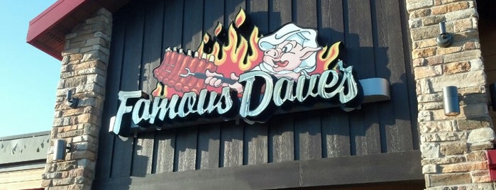 Famous Dave's is one of Orte, die Bill gefallen.