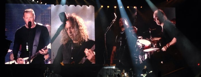 Metallica by Request is one of Pedro : понравившиеся места.