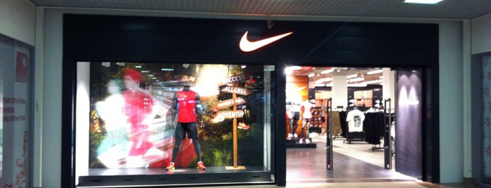 Дисконт-центр Nike is one of Polina : понравившиеся места.