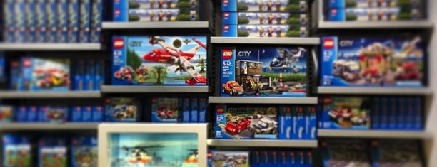 The LEGO Store is one of Lieux qui ont plu à Ron.