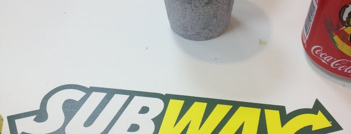 Subway is one of meus lugares.