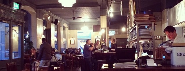 The Oxford Tavern is one of Fiona : понравившиеся места.