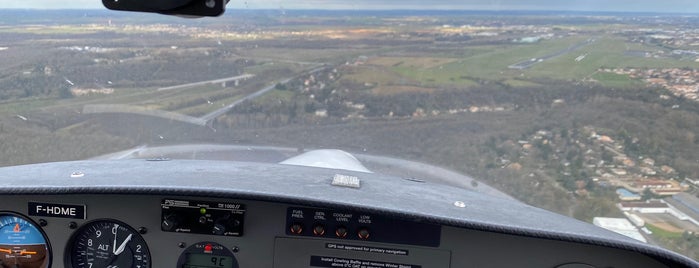 Aéroport Poitiers Biard (PIS) is one of Guide to Poitiers's best spots.