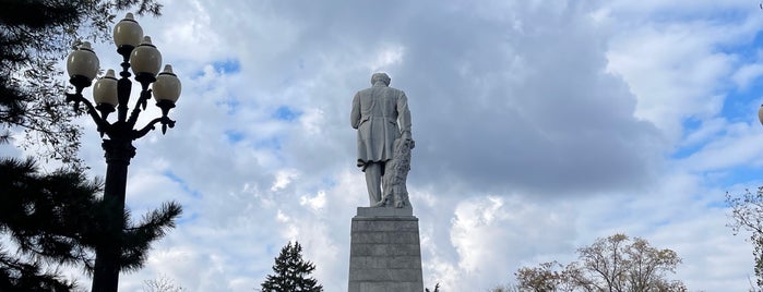 Пам'ятник Т.Г. Шевченко / Shevchenko Monument is one of Днепропетровск.
