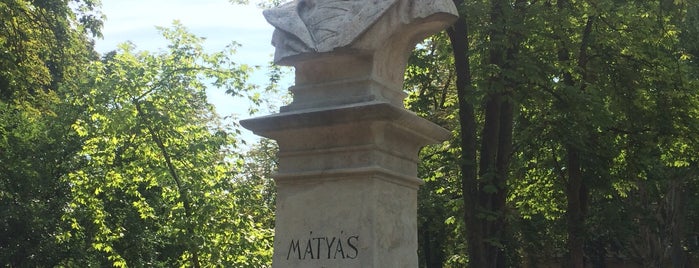 Mátyás király park is one of Pest - Külső.