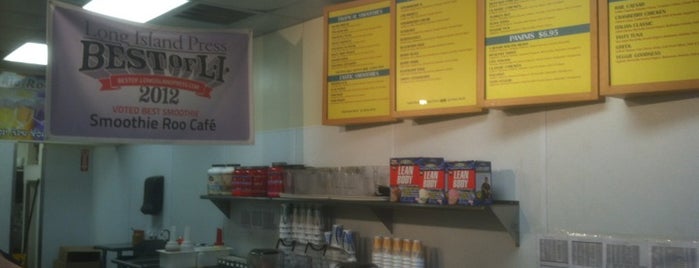 Smoothie Roo Cafe is one of Lugares favoritos de Ashley.